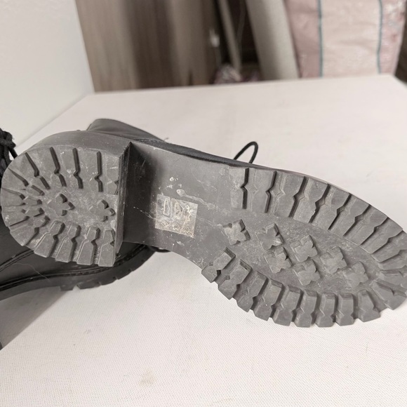 Madewell Julien lace up lug sole black boot - Picture 10 of 11